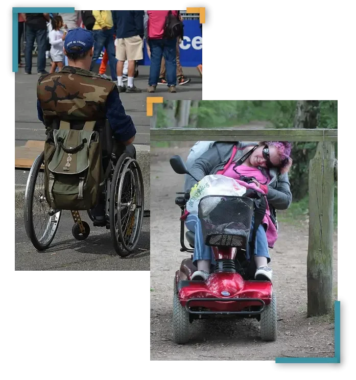 Collage van ontoegankelijke situaties: een man in een rolstoel komt een plein niet op wegens obstakels en een vrouw in scootmobiel probeert gebukt onder een houten doorgang door te gaan.